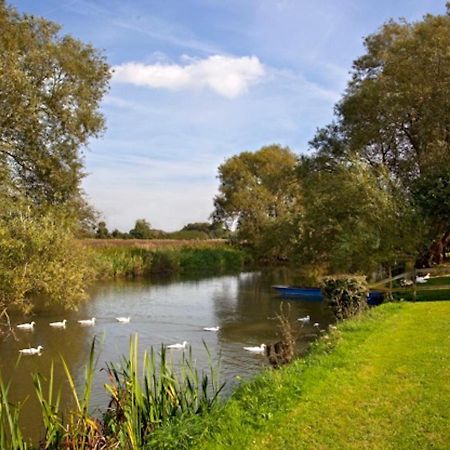 Cherbridge Lodges - Riverside Lodges, Short Lets Oxford Buitenkant foto