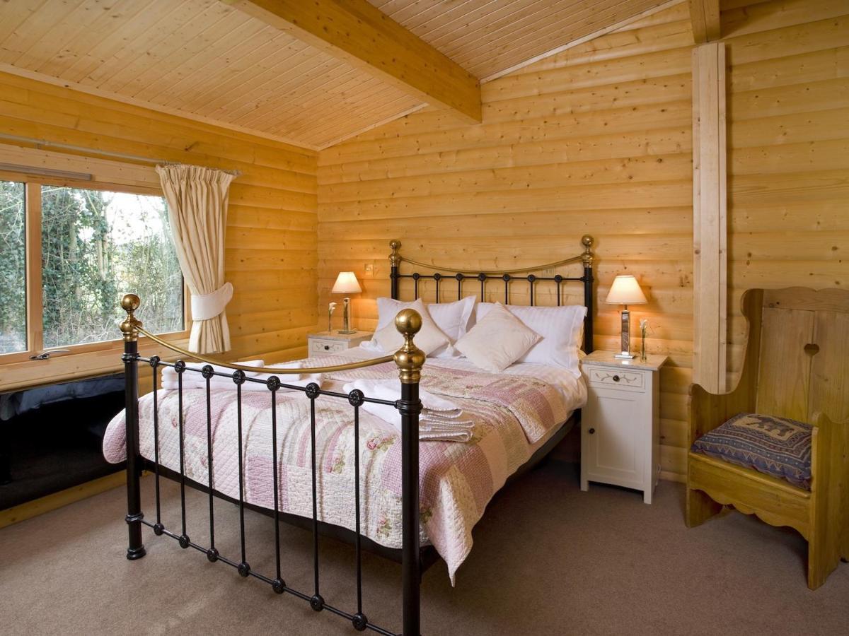 Cherbridge Lodges - Riverside Lodges, Short Lets Oxford Buitenkant foto